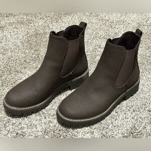 Suede brown ankle boots